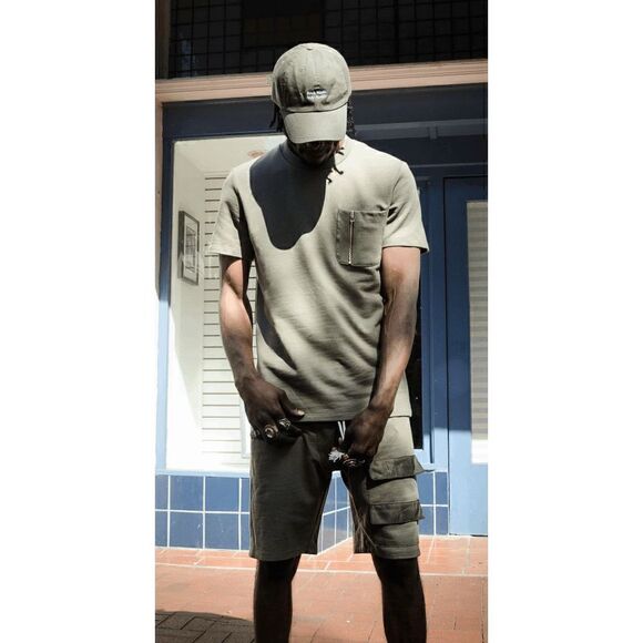 Zipper Pocket T-shirt- Olive Size Large - Picture 1 of 1